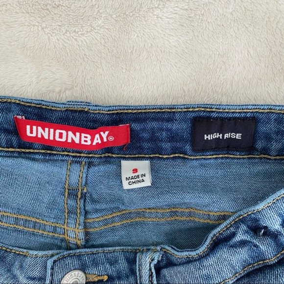 Unionbay, distressed Roxie red stripe denim cutoff shorts, size 9/29 - Picture 5 of 9